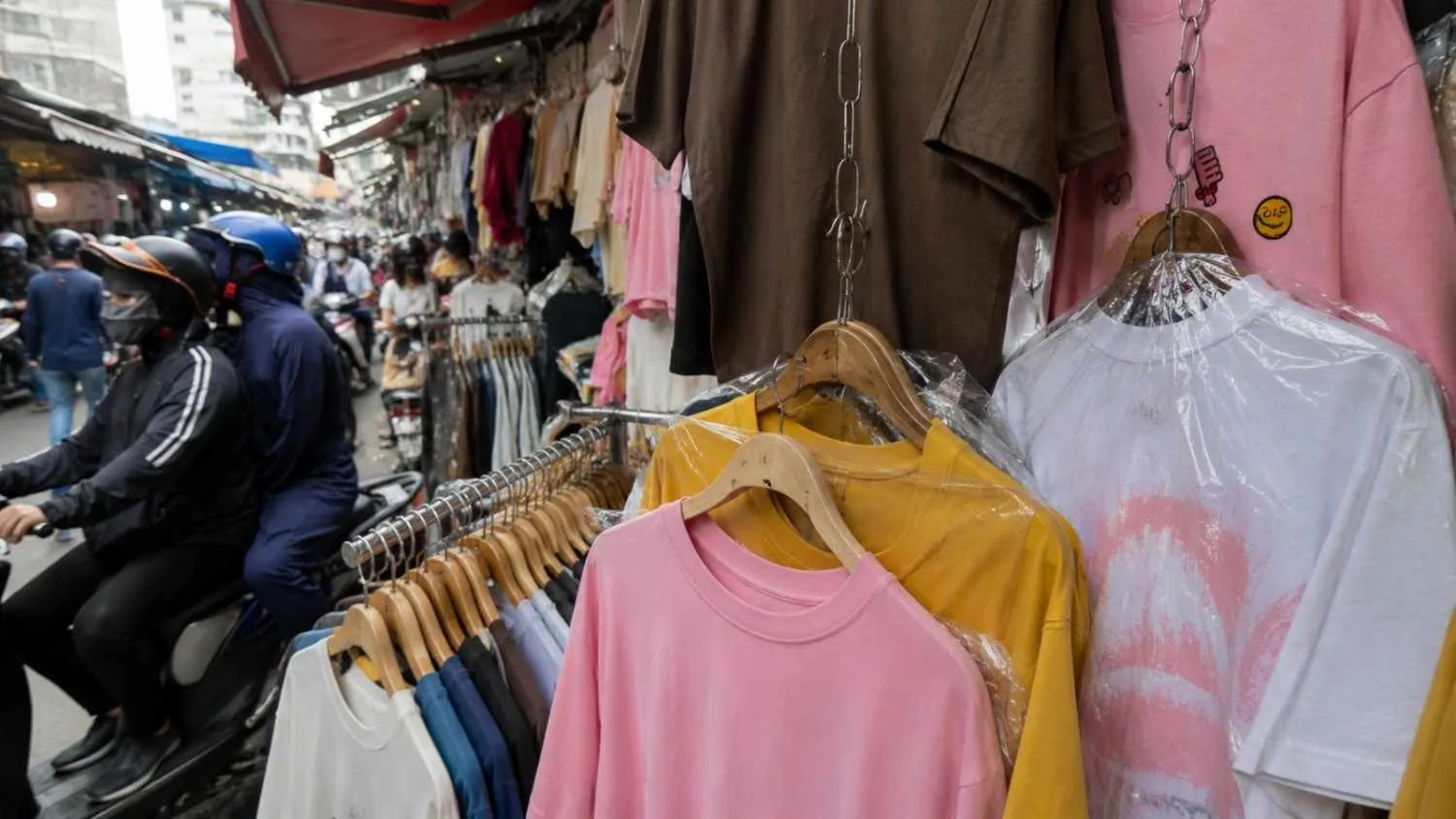 ‘Business As Usual’: Fake Goods and Piracy Boom in Vietnam Ahead of U.S. Tariff Pressure