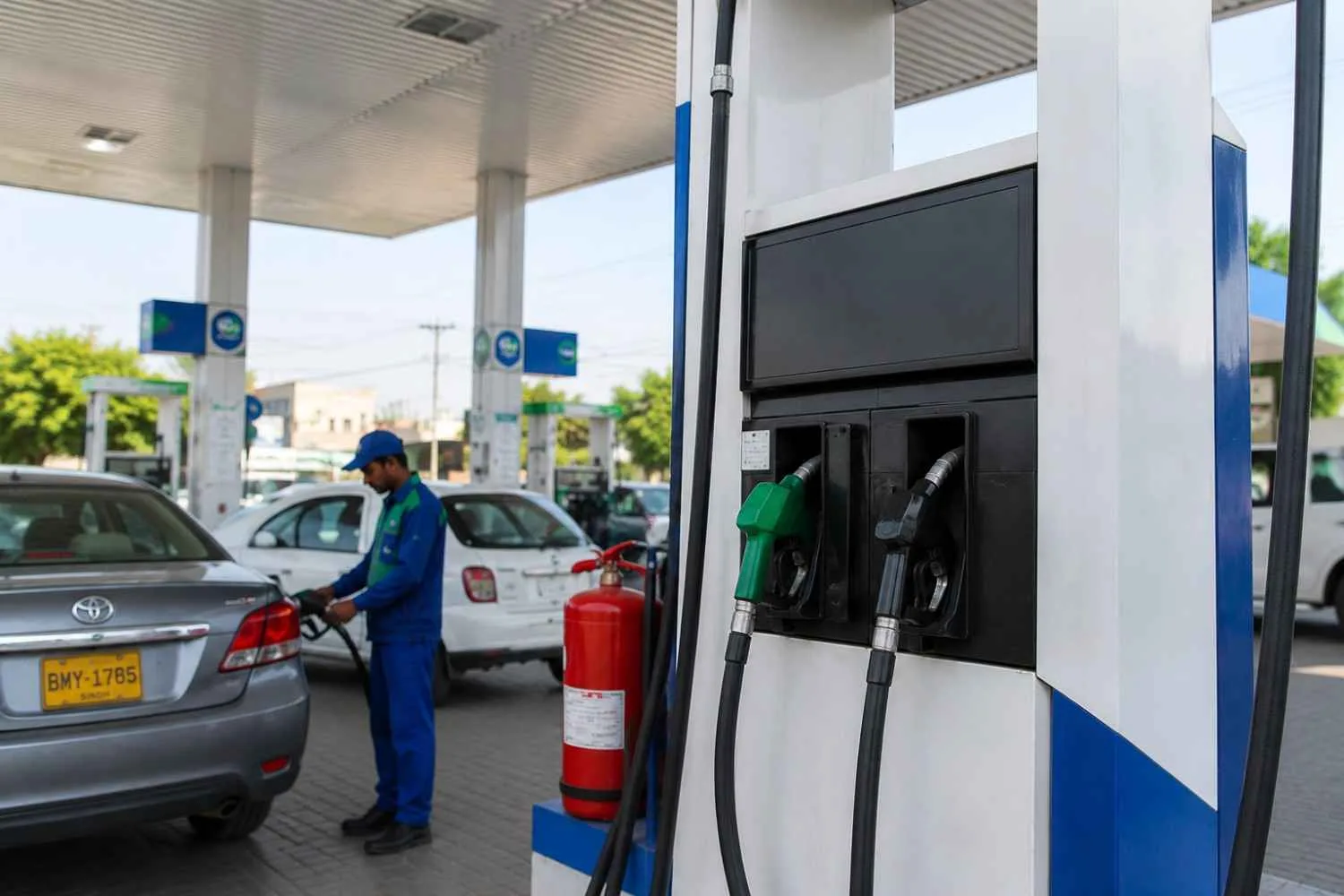 Petrol Pump Owners Seek Monthly Fuel Price Review