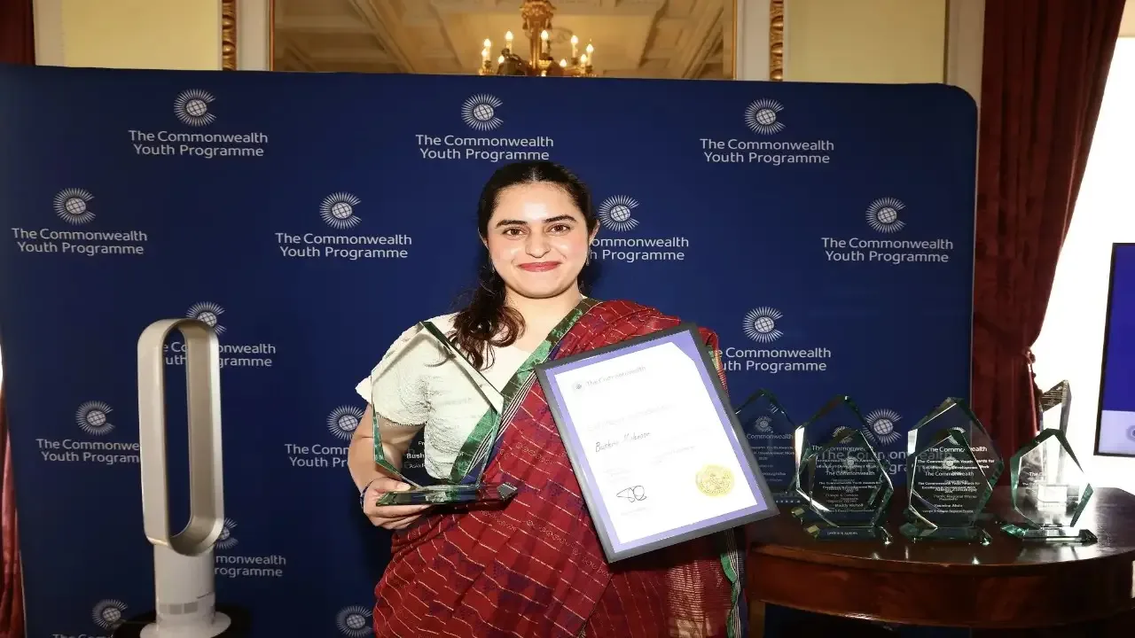 Pakistani Activist Bushra Mahnoor Wins Commonwealth Youth Award for Menstrual Justice Work