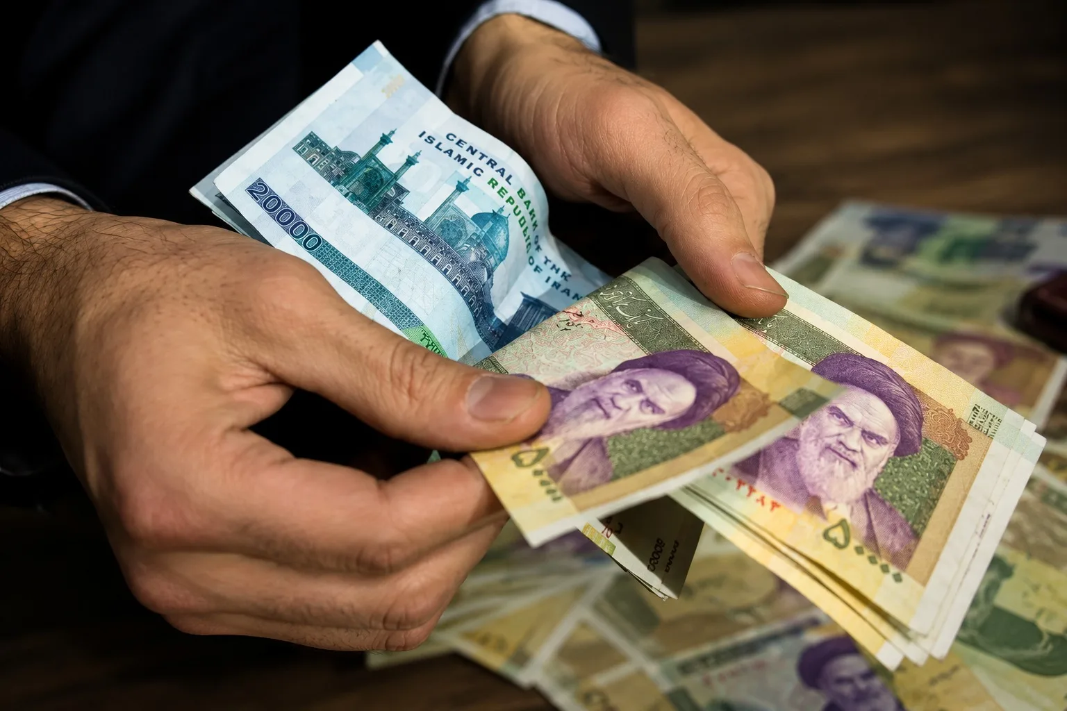 Iranian Rial Loses Value Against Pakistani Rupee in Open Market