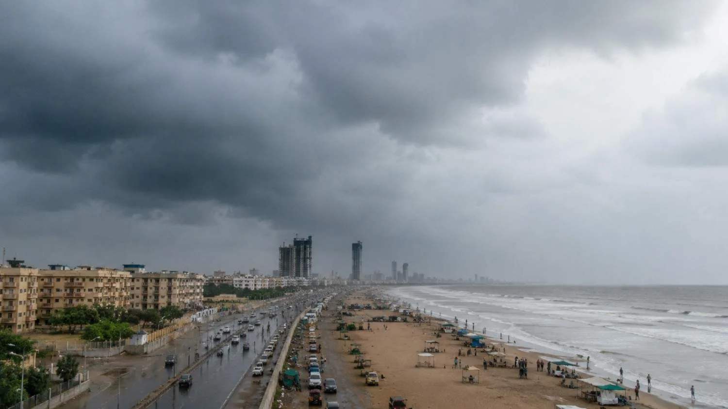 Karachi Weather to Stay Hot, Humid with Light Rain