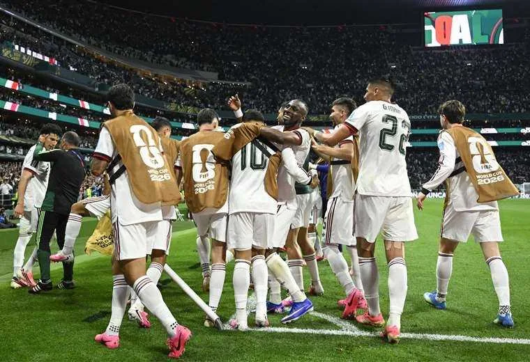 Mexico thrash Czech Republic 3-0 in World Cup Group A