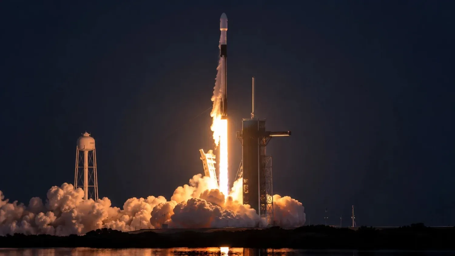 SpaceX Launches 21 Data Transport Satellites for US Military